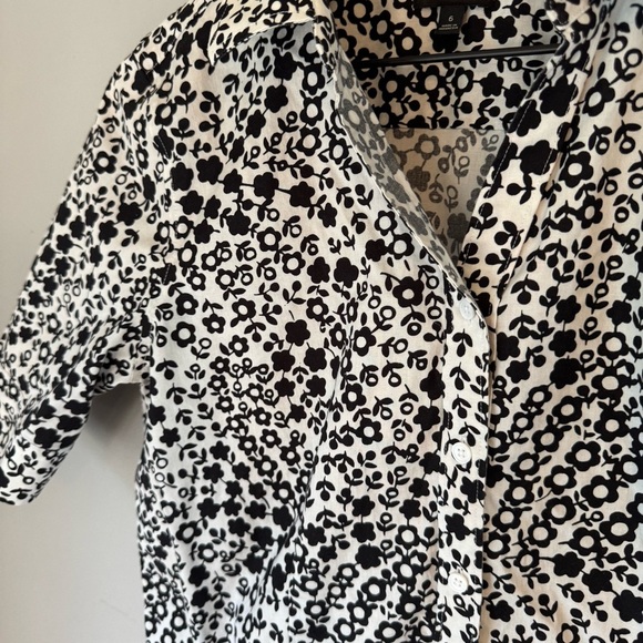 Talbots Non-Iron Black White Floral Short Sleeve Cotton Blend Blouse Size 6 - Picture 4 of 7